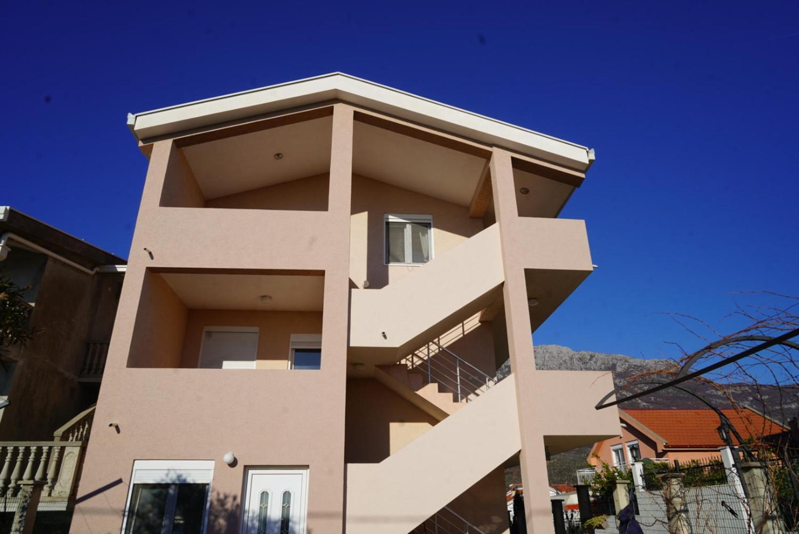 Apartment Safija *